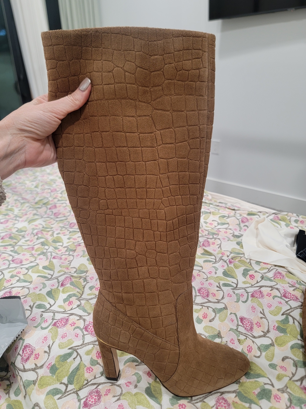 NIB!! Vince Camuto Gylina Crocodile Suede Knee High Boots. Extra Wide Calf 8.5